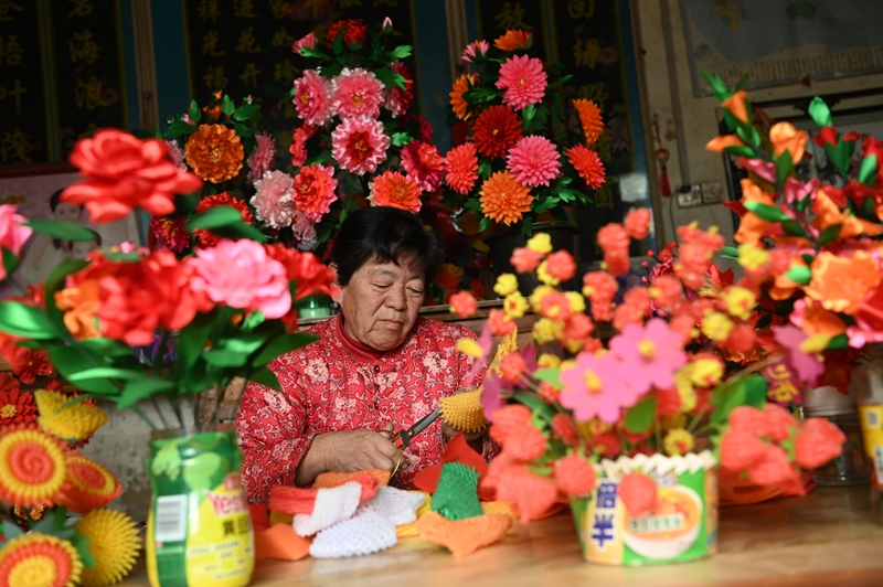 变废为宝-废旧物品 美丽绽放1 张振祥（摄）.jpg